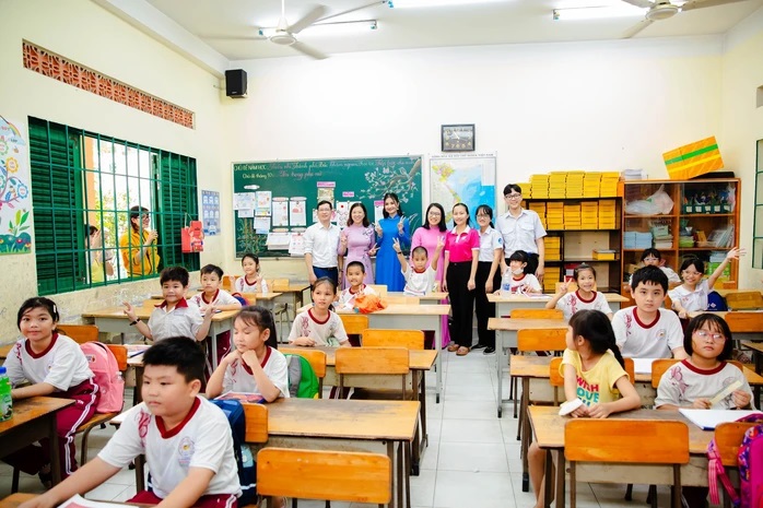 miss-nguyen-thanh-ha-english-comminuty-lop-hoc-8